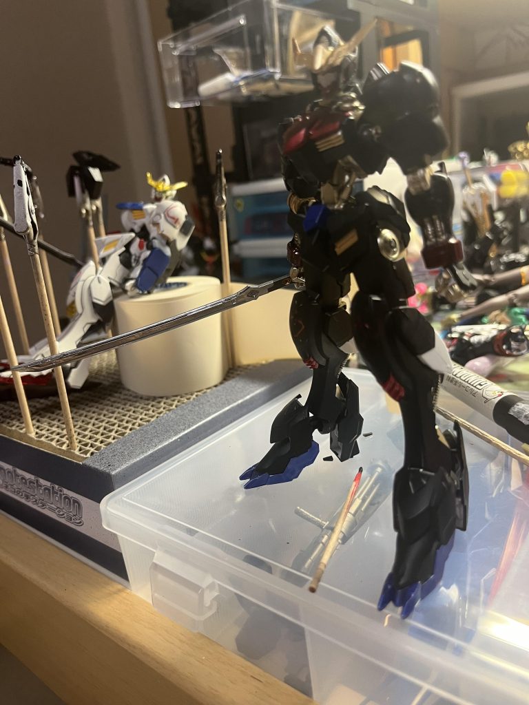 あとがき主人公機と姿が似ている黒金の機体でかなり映画ボス感が溢れる機体でしたが、まだ質素すぎるのでもっと他のガンダムフレーム機を巻き込んで改造する予定です!お目汚し失礼しました!