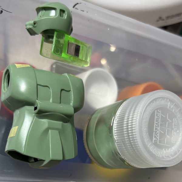先日の転売　ヤーさん　からセット買いしていた内の一品です。ぬるぬる 動く ザク くんランナーパテ大活躍する予定 元のデザインラインのまんま制作出来るのでしょうか！？^_^（5枚目）