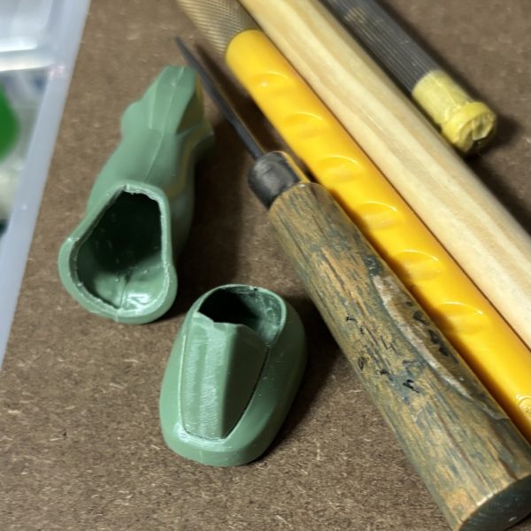旧キット　量産型　ザク関節拡張  の 為 バラバラ に　^_^（丸一日溶かし🤣）好きな時に好きなだけ愉しまないときっと　後悔　しますぞ😇😇😇（5枚目）