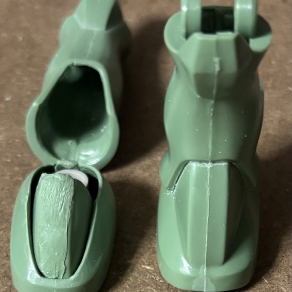 先日の転売　ヤーさん　からセット買いしていた内の一品です。ぬるぬる 動く ザク くんランナーパテ大活躍する予定 元のデザインラインのまんま制作出来るのでしょうか！？^_^（7枚目）