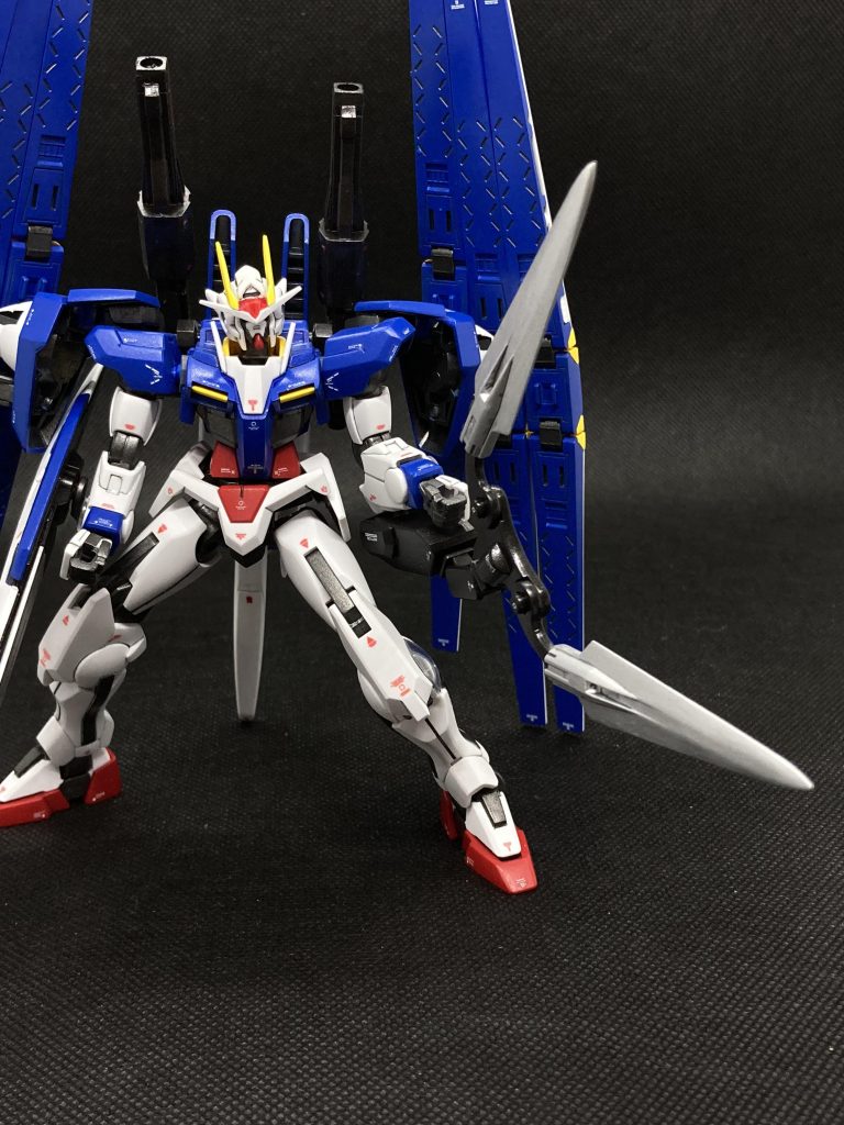 クローは、オプションパーツセット、100均スタンドの挟むパーツに、ダブルオーのソード