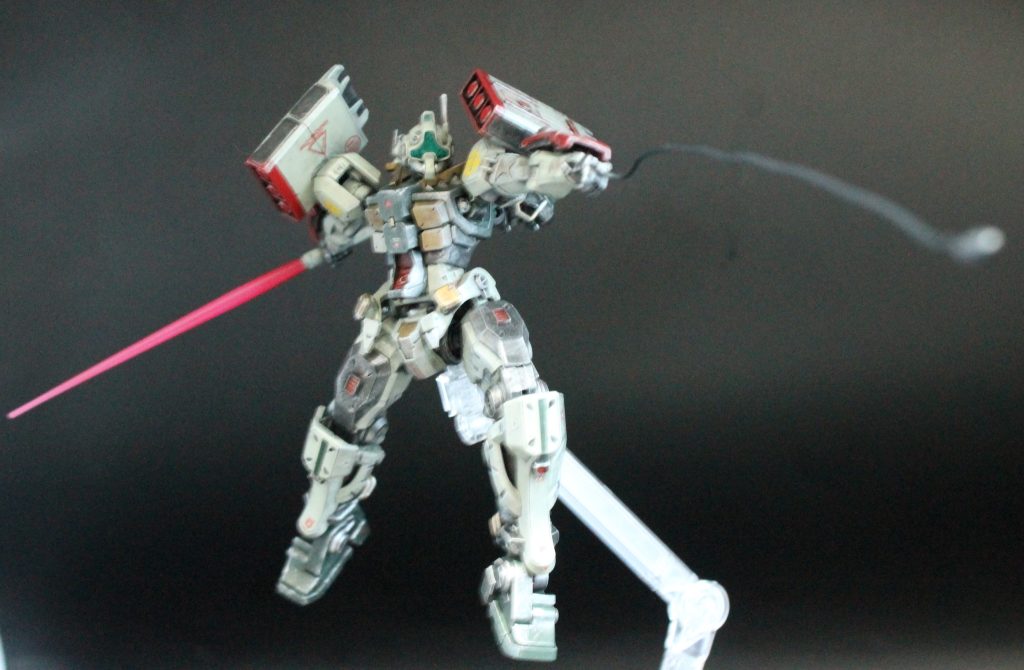 スティグマ発射。これってスガイ機だけの特別仕様なんですかね?一年戦争でも使ってたみたいなんで連邦の装備っぽいですが。このゲルググIIIはシイコさんの戦いからフィードバックを受けて、スティグマが正式採用された…ということにしておきましょう。きっとぶん回しても自壊しません。