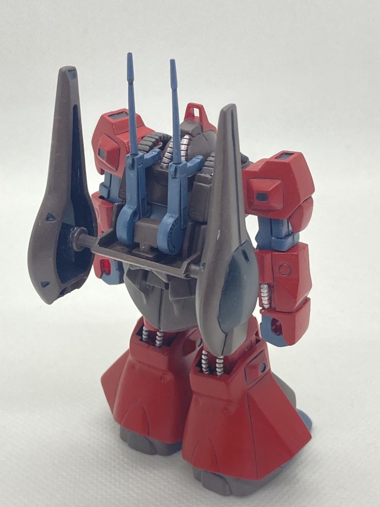 何が正解か?分からず、取り敢えずプロポーションは変えずに掘り直し、合わせ目消し、塗装程度です