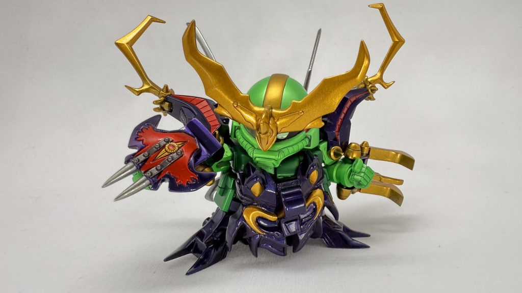 アクション。その1腕にはモビリティジョイント、足・頭部にダブルボールジョイントを使用しているので、LGBBほどではありませんがそれなりにポーズを取らせることができます。