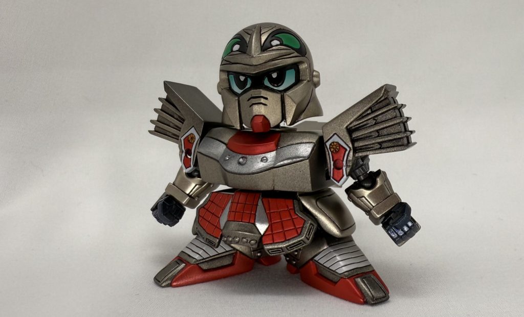 まずは軽装タイプ。額にはザクレロが。千生といえば金メッキですが、今回は雷帝の鎧の色を際立たせるため、本体の色は渋めのシルバーとしています。