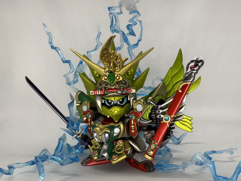 以上、雷帝千生神将軍でした。 千生大将軍のメッキの本体と合わせた“フルメッキ“状態も魅力的な本キットですが、きっちり色分けをしてあげるとメッキにはない豪華な感じで仕上がります。また、キットのプロポーションが非常に良い(個人的にこの頃のBB戦士のプロポーションが大好物)ので、稼働関節を追加することで理想の体型に😁大将軍ならぬ“神将軍“というで神々しいキットでした。最後までご覧いただきありがとうございました(gundam-kao6)