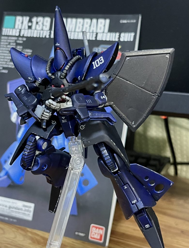 ジオラマにする前の写真です。普段塗装は部分塗装くらいなのですが、成型色が好みじゃなかったので急遽缶スプレーで塗装しました。所々気泡ができたりしちゃいましたね、次回の反省点です。ただ、色はかなり好みの物に仕上がりました、グッと引き締まってスタイリッシュな印象を受けます！