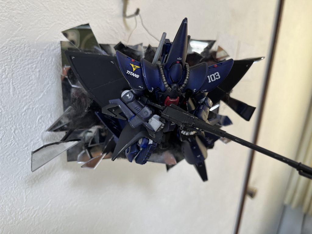 脇見をしながらこちらに向かってくる。 