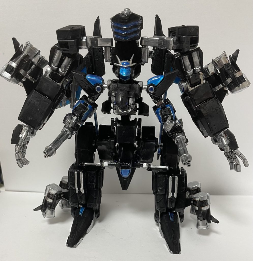 そしてアーマーモードに変形します。組み換え無しで変形します。