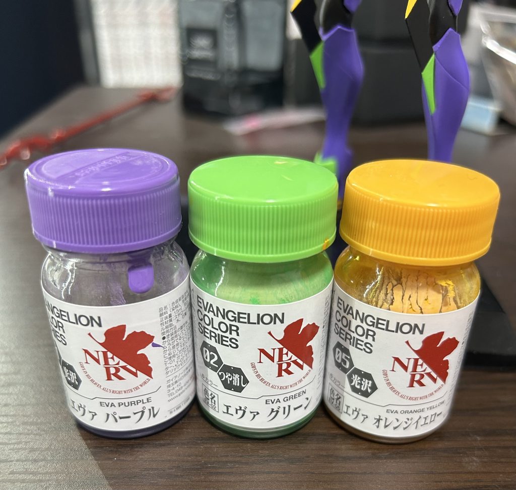 何かをモデルに塗装したことが無かったのでかなり苦戦しましたが、その分達成感は味わえました使用したのはガイアのエヴァカラーです