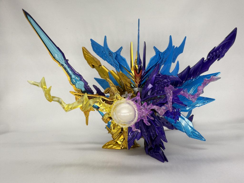 最後に“メガポジトロンクラッシュ“エフェクトパーツはSDXのものを拝借。以上、スペリオルフォーミュラーファイナルドラゴンでした。スペリオルドラゴン×ファイナルフォーミュラーという激アツの本キット。発売から2年以上経過してしまいましたが、なんとか形になりました。今回はファイナルフォーミュラーを意識して、細かい塗り分けはオミットしましたが(手抜きとも言います)、SDワールドヒーローズのキットは塗り分けが細かいですね。最後までご覧いただきありがとうございました(gundam-kao6)