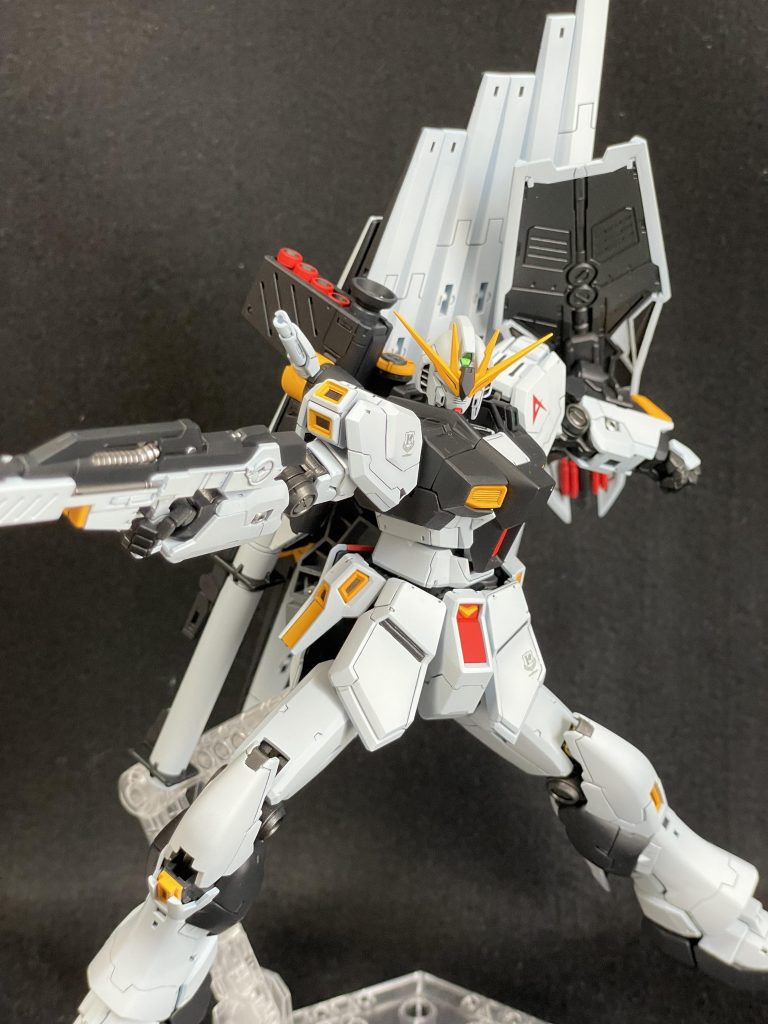 カラー備忘録本体白:ガイア青サフ→スチールホワイト→Exホワイトネイビー:以前に調色して余ってたやつ黄色:エヴァイエロー+蛍光オレンジフレーム:ヘキサフレームガンメタル、スターブライトアイアン、スターブライトゴールドバーニア内側:スターブライトゴールド→パールカッパー