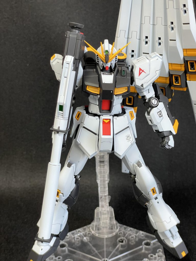 プロポーションはかっこいいと思うので、胸部をプラ板で左右に幅増ししただけです。白の塗り分けもせず、マーキングも部隊マークとパーソナルマークだけにしました。