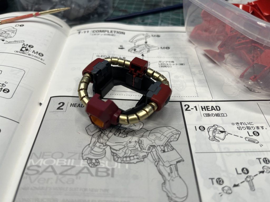 腰周りのパイプもゴールドで塗り分けましたが、これめちゃくちゃ良くないですか？腰周りに視点が向いて全身に視線誘導してくれてとてもいい仕事をしています。