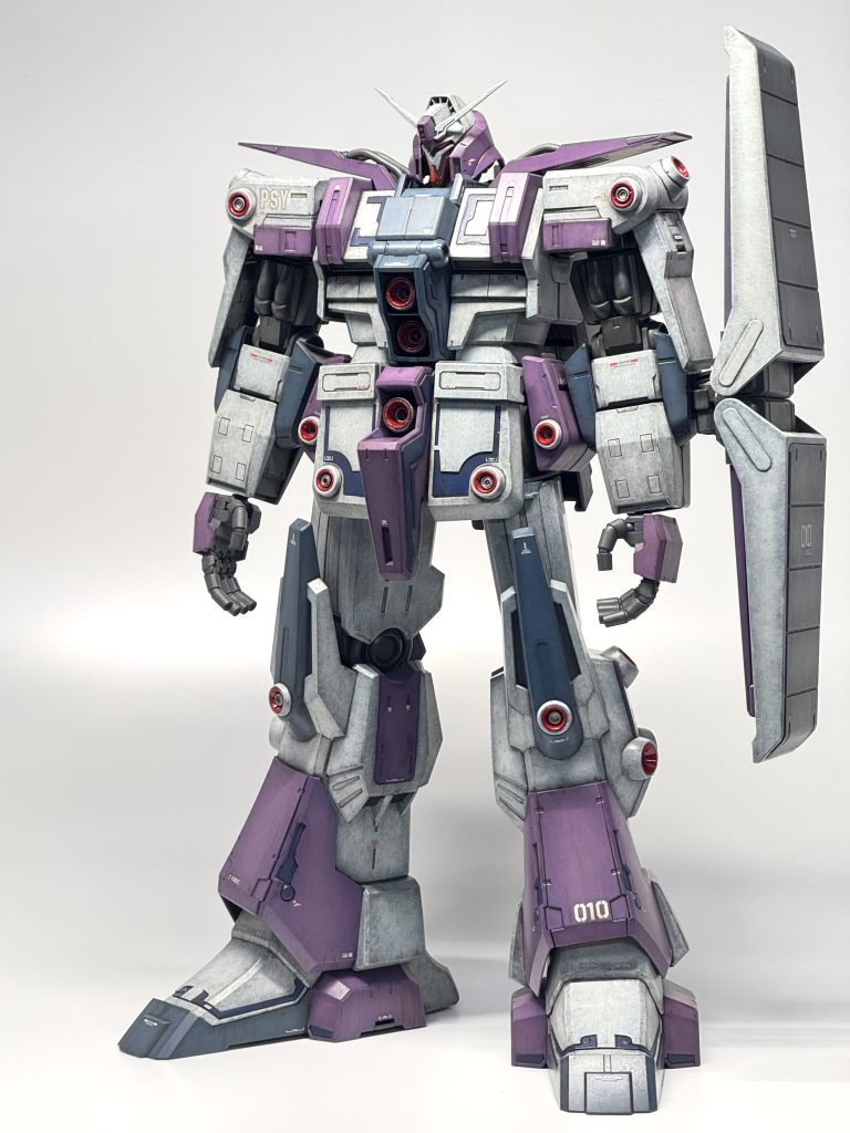 全身。カラーリングの元ネタは、MG別冊『プロジェクトZ』掲載のフルスクラッチ1/144サイコガンダムMk-Ⅱ(嶋氏作)です。