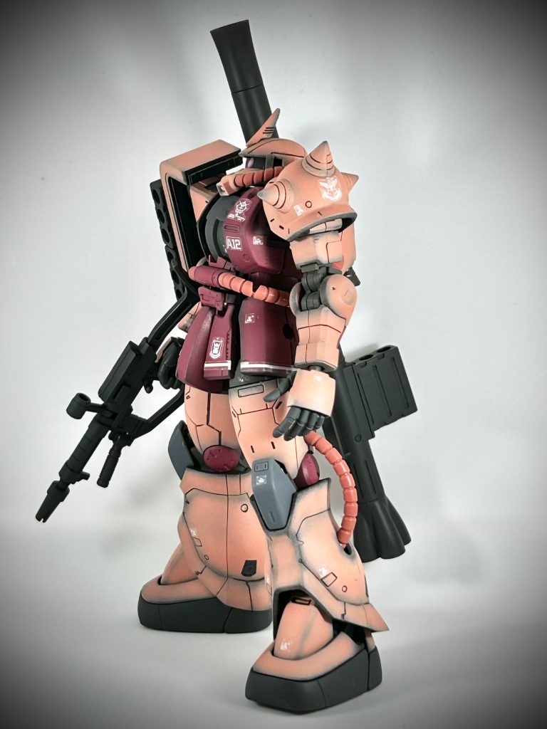 過去シャアザクは何度か作ったことがありますが、「シャア専用」カラーに塗ったのは初です🤣