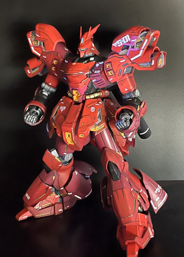 そして、デカールを貼り、ウェザリングをして完成です✨️ウェザリングは今回綺麗に見せたい気持ちもあったので少し軽めに、ガンダムマーカーでスミ入れをして、ウェザリングマスターで軽くグラデーションを入れて、エッジ部分をシルバーでチッピングています。