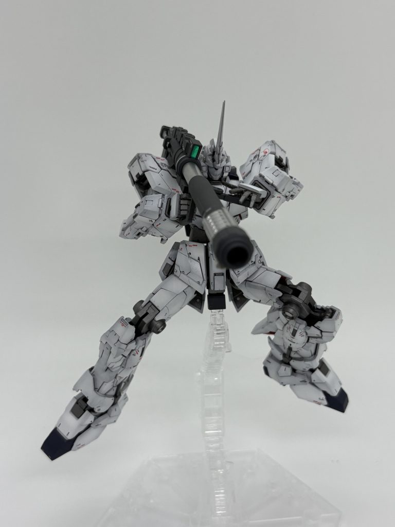 ユニコーンモード。バズーカのスコープ上部にも合わせ目あり。ビームマグナムと同様、合わせ目処理してレンズをクリアパーツ化。