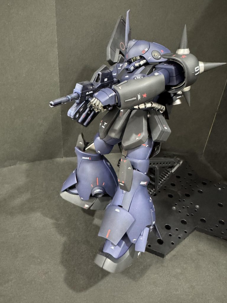もう一丁。ライフルは前回のハイザックのヒートホークと一緒に作っていたので、ガンメタ→サファイアブルー→クリアブラックで塗っています。