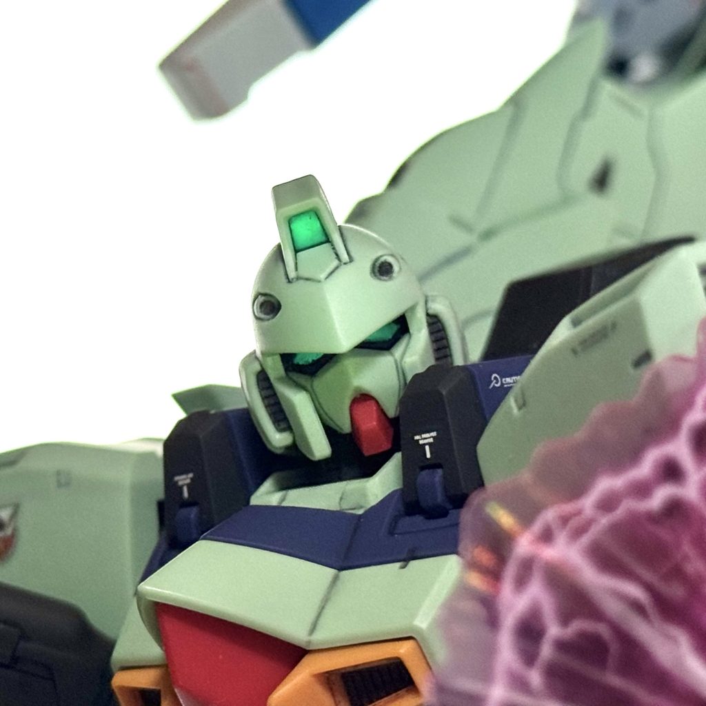 メインカメラとツインアイもUVライトで光るようにはしましたが、わかりにくいですね(泣)