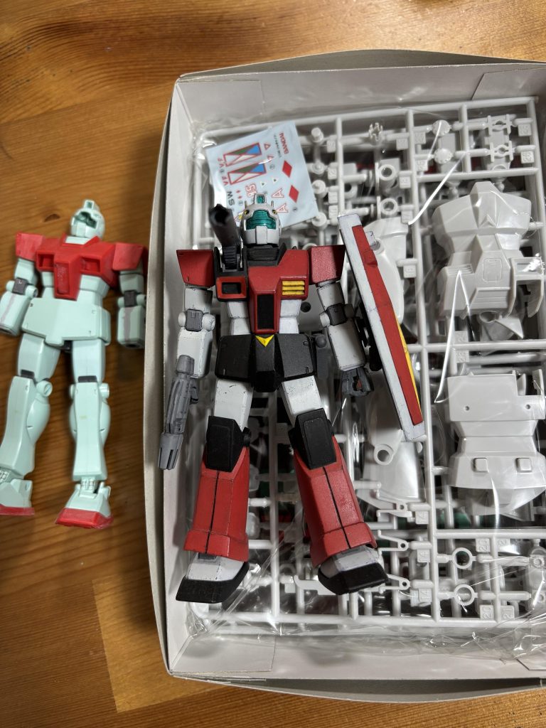 作品名：ミキシング始めました🎵<p>旧キットのジムキャノン❣️ そのまま制作するか、ミキシングか迷って積んでありましたが、やっぱりミキシングして同じの2機並べたら最高だろうな🥰</p>