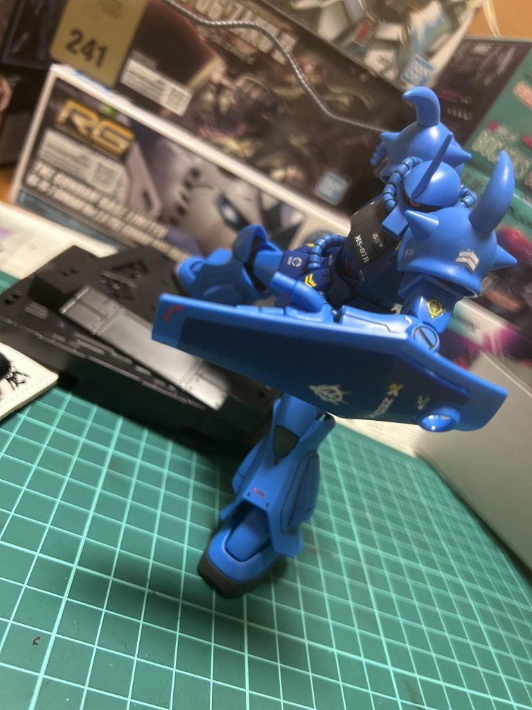 デカールもたくさん貼って情報量を増やしてみました。貼るのが下手なせいか途中で外れてしまうのがまだまだですね....