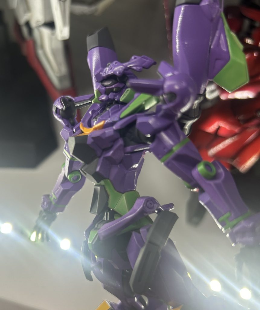 目は少しパープル混ぜた白で筆塗りしました。