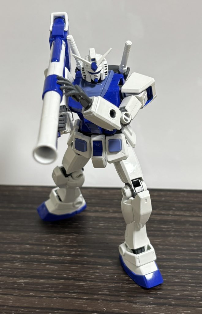 阪神タイガーススポンサーの某電気屋で塗料について優しく教えてもらい、匂いの少ない水性塗料（リビングモデラー）とHGガンダム購入。塗ってみてびっくり。筆跡残りにくくなってる??乾きも早いし！20数年前は次の日触っても指紋ついてたような…