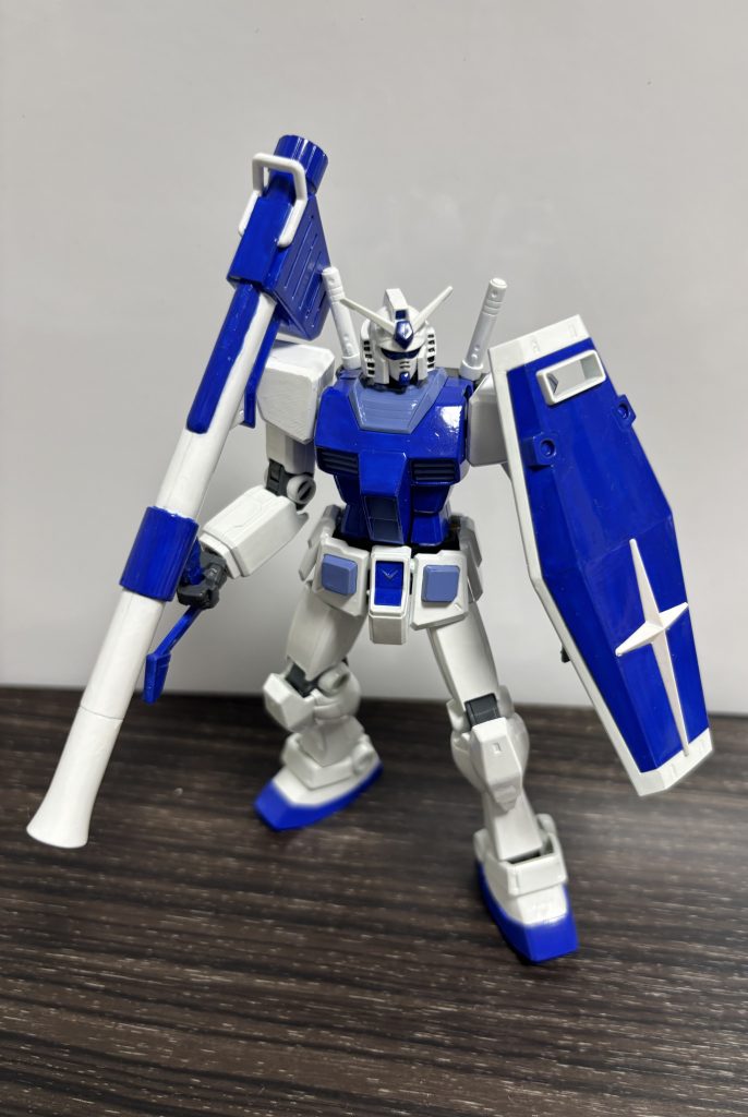 MGガンダムのバズーカがカッコよかったんで、バズーカだけ作ってます。盾の十字が白いのは入口ガンダム仕様です。 意外とキレイに塗れて感動した2024夏。 長文駄文すいません。ここまで読んで頂いた方、ありがとうございます。そんなあなたにイイネしたい（気持ち）(zaku-kao2)