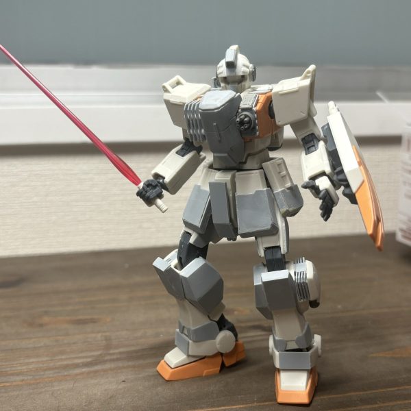 やっと私の思う陸戦型ジムになり始めました。外の脹脛にブースターと排熱ダクトをつけて、サイドとリアのアーマーも延長。こっからようやくって感じです。