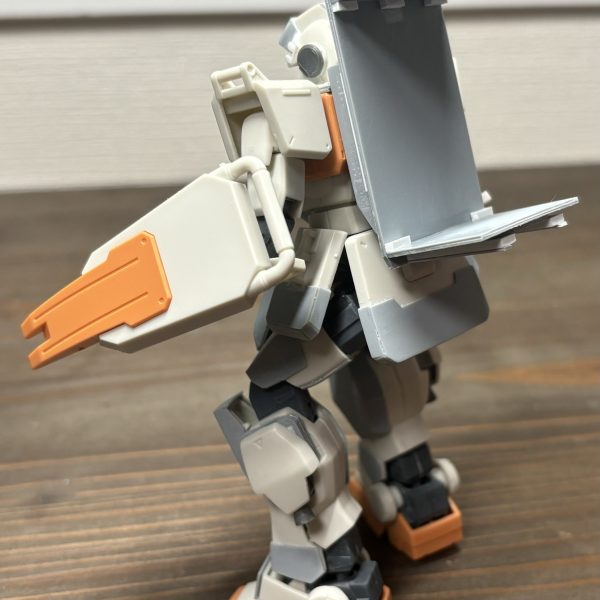 ジムにこんなに大きな収納スペースが、これで夢詰め込める。というわけで陸ジムリバイブ二宮金次郎スタイルにします。とりあえず全体像が掴めたので、ディティール追加しながら武装入れていきますかねー。（2枚目）