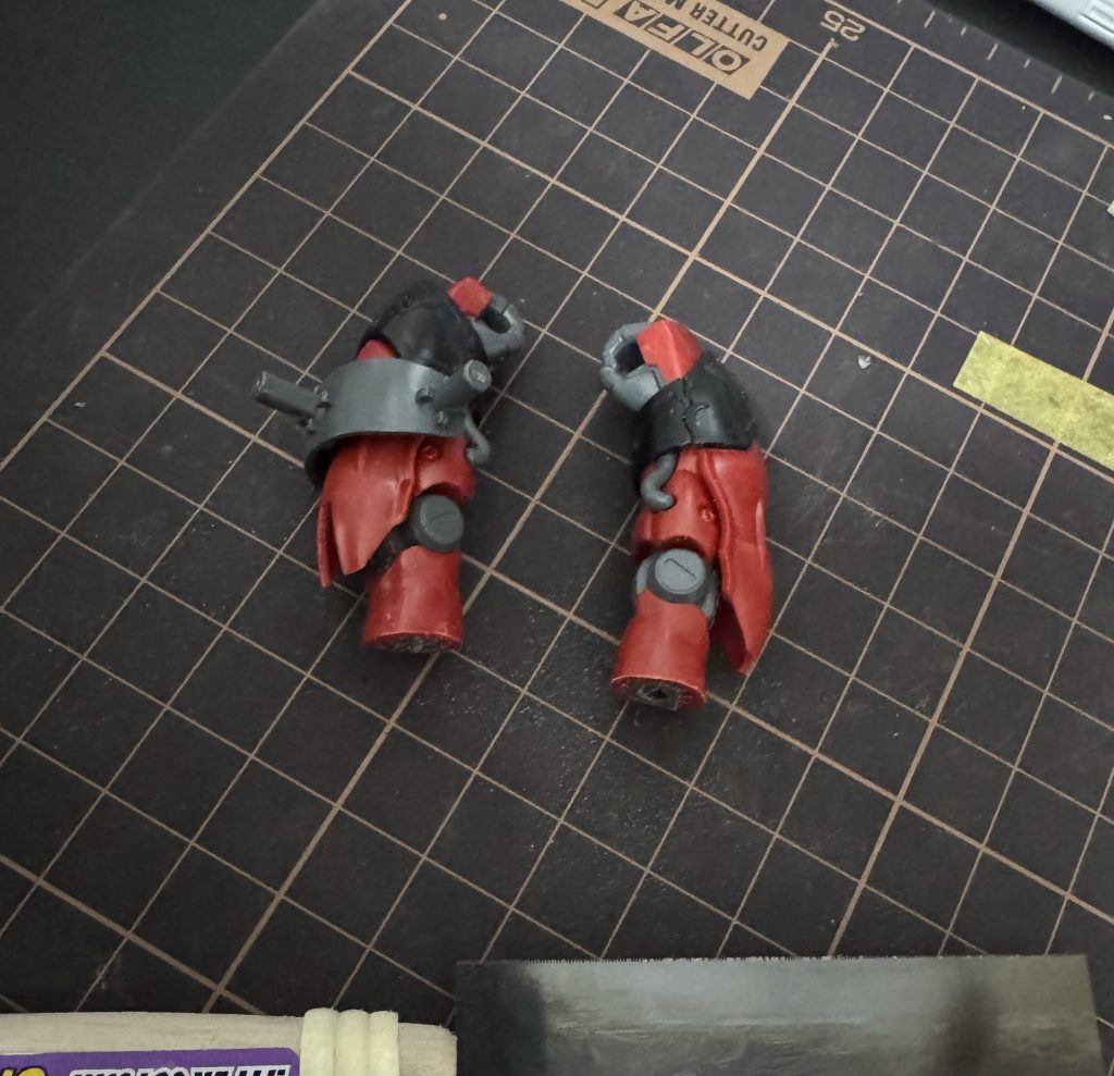 意外と綺麗に切れるんですね!次は背中。上が切り離した後。下は切り離す前。