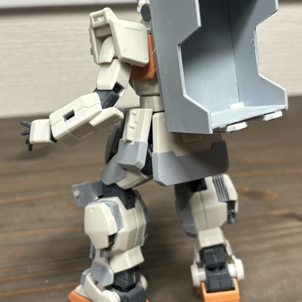 リバイブ陸ジム追加装甲つけたり、とりあえずディティールアップを下半身にしました。武装とコンテナ周りを触り始めるかな。ちょっと前までの追加装甲表現から変えて凝ったことしたら時間食いました…当たり前タイソン。（3枚目）