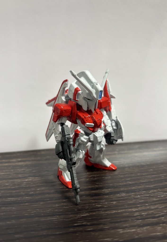 食玩には手を出さん！って決めてたのになーアムロカラーは憧れ。しゃあない。MGゼータプラスアムロカラー。手にしたくもあり、憧れ続けたくもあり… しかしコレがコンバージ沼の入口とは…