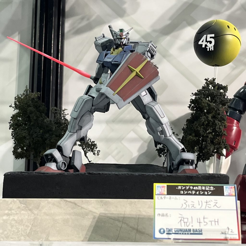 ハロは黒サフから部分的に白サフ吹いて黄色でグラデかけました。 45thはプラ板切出し。4が輸送中に取れてしまい、急遽瞬着買ってきて付けました。 ちょっと曲がってる。。。🫠