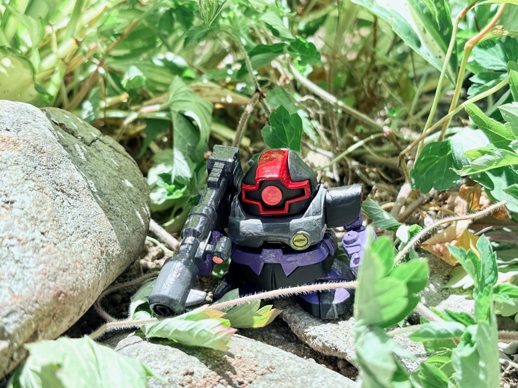 暑いので木陰に隠れる💦