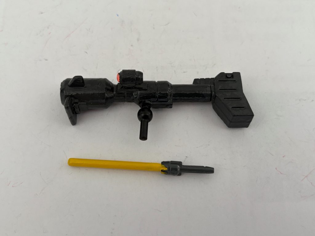 武器はジャイアントバズとヒートサーベル。ジャイアントバズにも球体ジョイントを付けている。