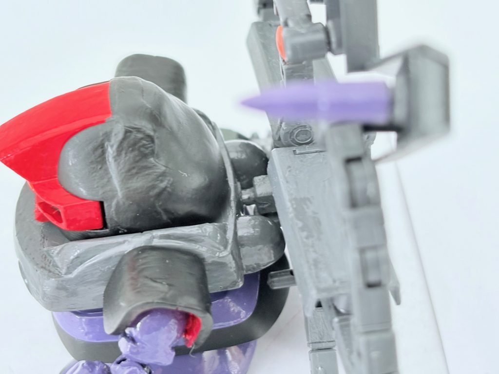 背中のヒートサーベルのラックのジョイントとキケロガの接続ピンが一致しており、すんなりとはめられた。