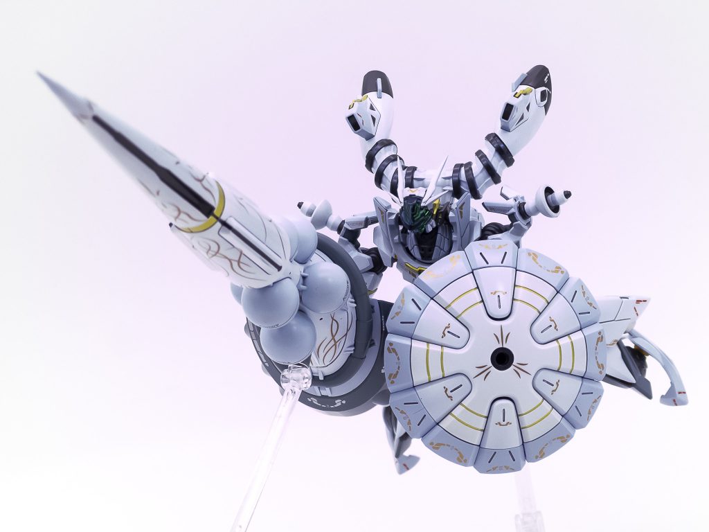 ハクジを構えて突撃。