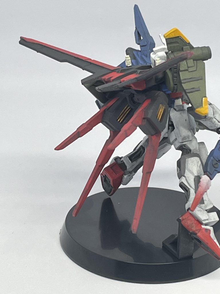 エールストライカーは無加工で取り付けれました👏下のウイング部は軸が鍵状の形でロックされてましたが、削って丸形にしたので多少可動します。エネルギーパックは大変なので諦めました😅