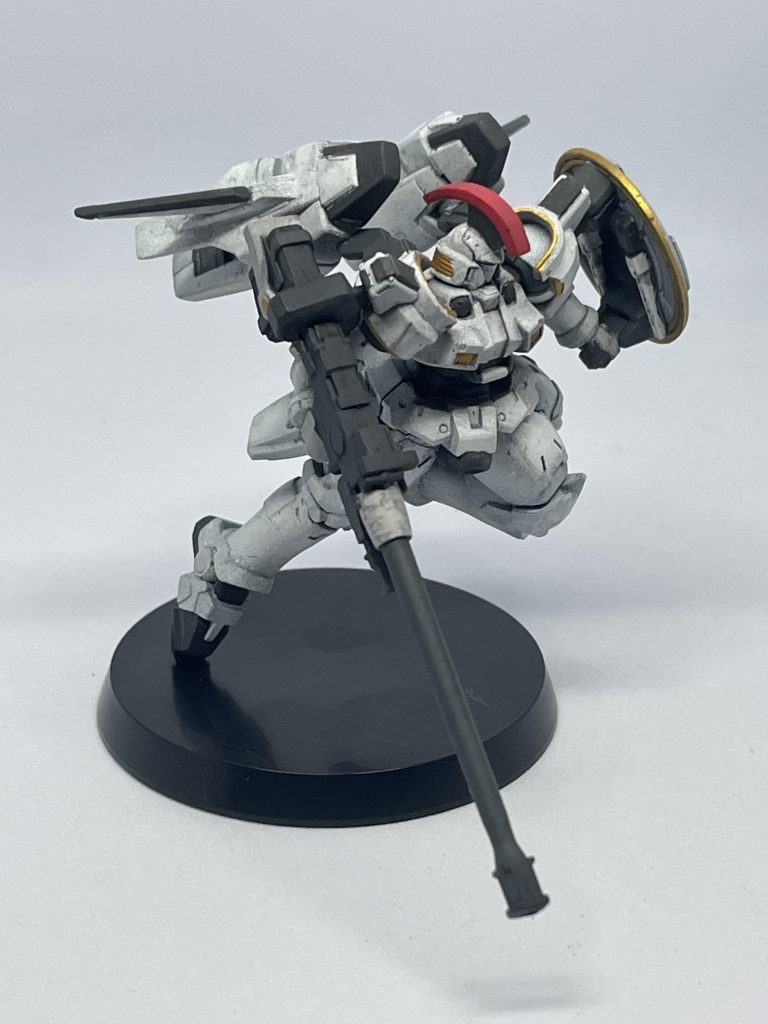 シールドの裏もなんとなく塗装しました。ビームサーベルだけて分かるようにしとこうと思いまして😁セットに入っていたリーオー達は未組立てでそっとしまってありますwご覧いただきありがとうございました。