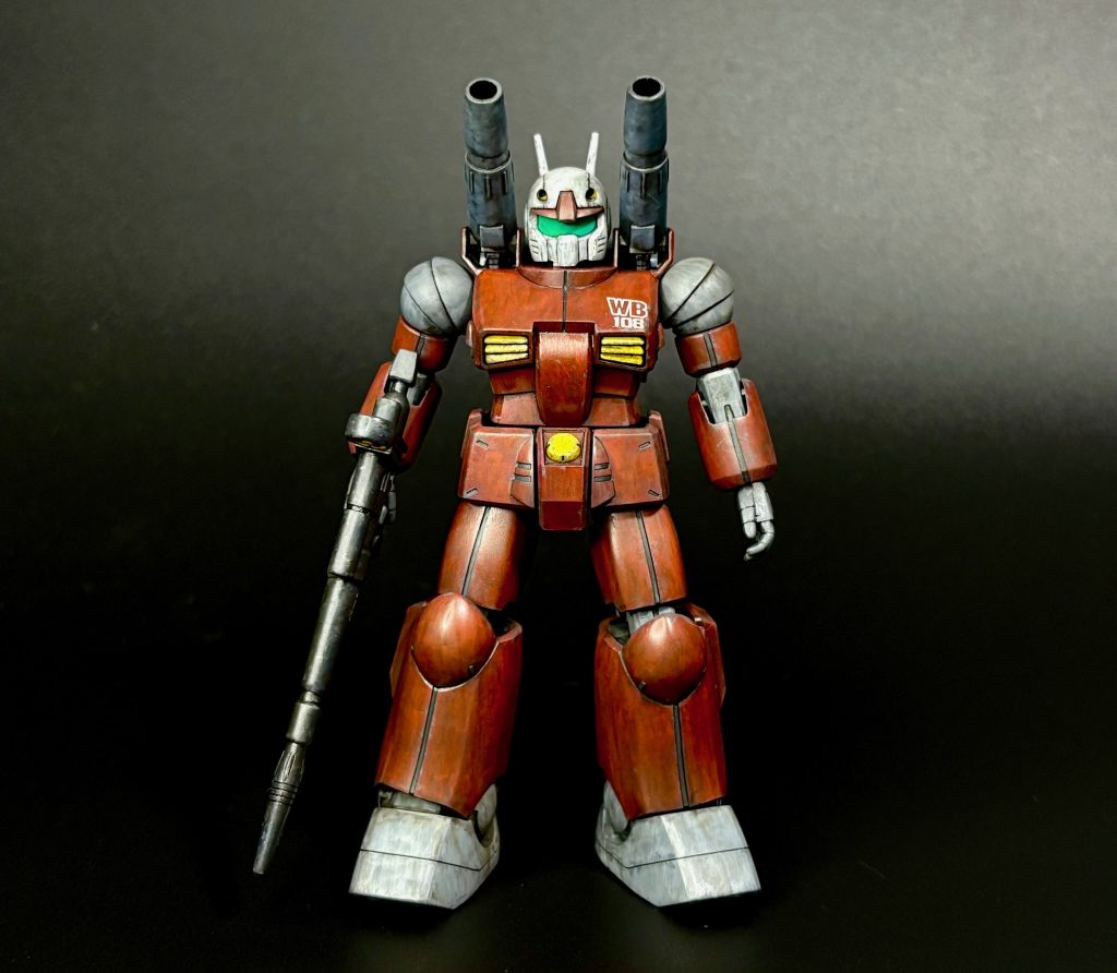 「revive前の旧版のフォルムでV作戦３体並べる」が私の2025年のプラモデル目標であり、その２体目がこちらのガンキャノン。現代目線で見ると牧歌的とも呼べそうなこのフォルムが、revive版には無い利点だと思います。あと、パーツ数の少なさも好感が持てます。ただしそれは可動範囲の狭さや合わせ目処理の手間とトレードオフの関係にありますね。