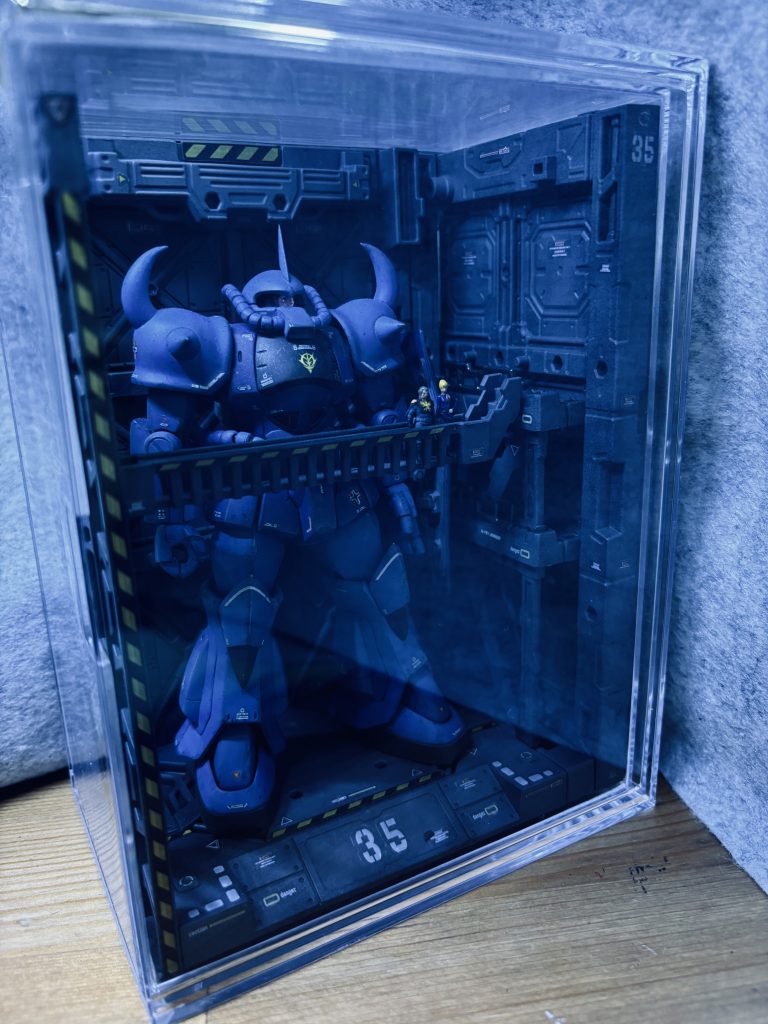 ピッタリ収まり、直接埃も被らずディスプレイできます✨今回は電飾していないので、塗装を除けば2時間も掛からず格納庫が建設出来ました🛠️最後までご覧いただきありがとうございます🙇♂️