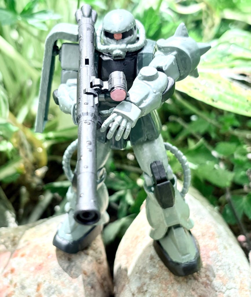 ザクバズーカのポーズ。