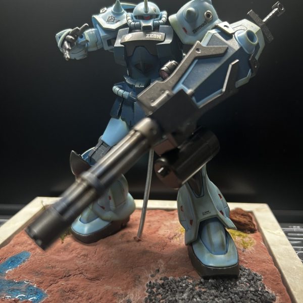 グフカスタムHGとジオラマ