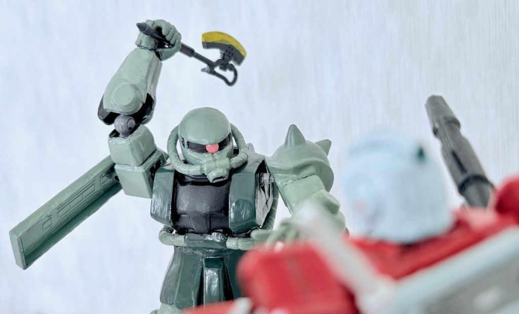 永遠のライバルであるGMとの対決。ボールジョイントと球体ジョイントのおかげでスムーズにポージングができる。