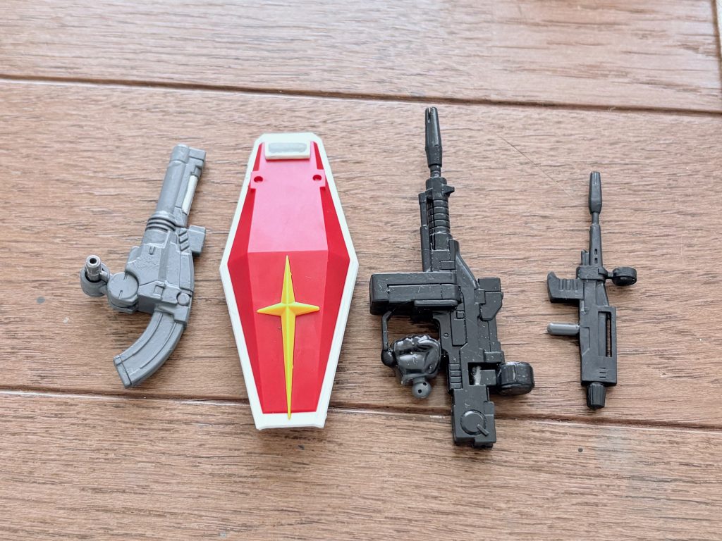 武器はビームライフルx2、シールド、ショルダーキャノン。