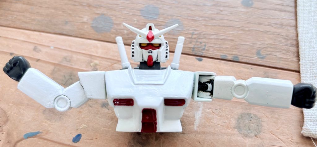 さらに二の腕部分と首の付け根にボールジョイントを付けたおかげで自然なポーズが撮れるようになった。