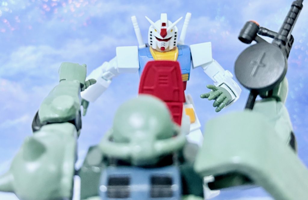 ガンダムキック別アングル。アムロが鼻ちぎりをしたのと反対にユージはハイキックをかました。ちなみにフラウ・ボゥの家族はタカのおかげで生存した。