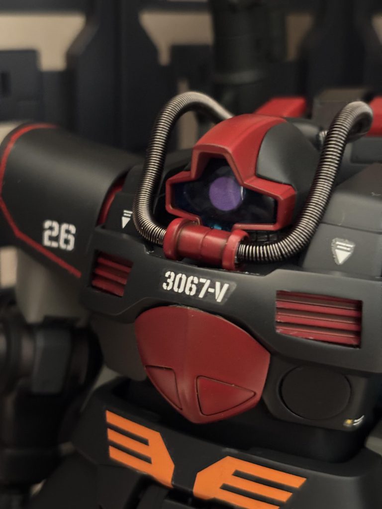 モノアイバイザーをクリアブルーとしてます。